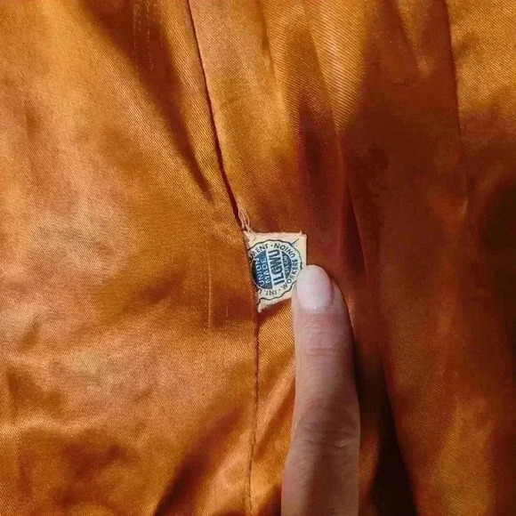 Vintage Coat with Fur Collar - Picture 9 of 9